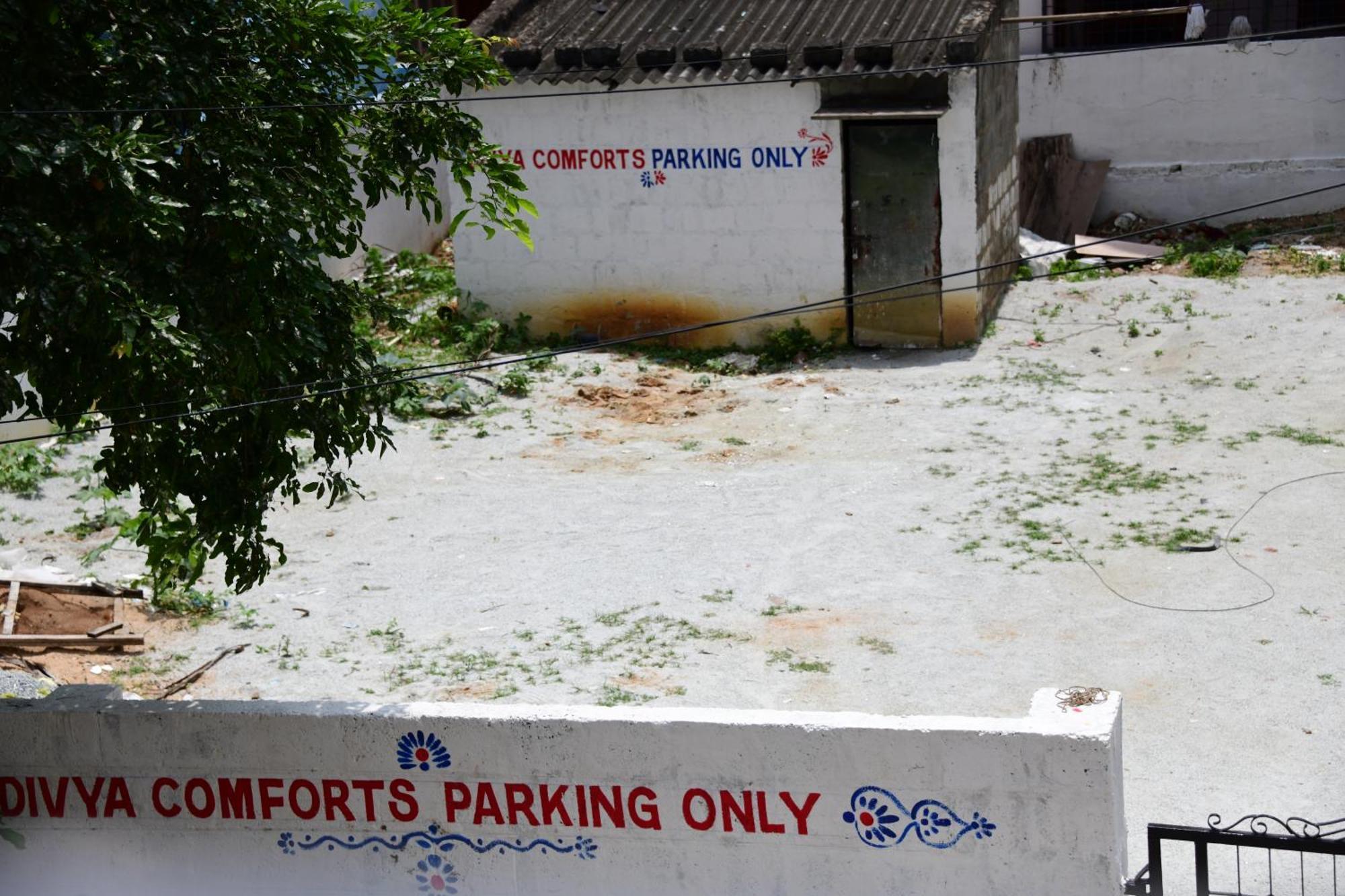 Divya Comforts- 2Bhk Tirupati Luaran gambar