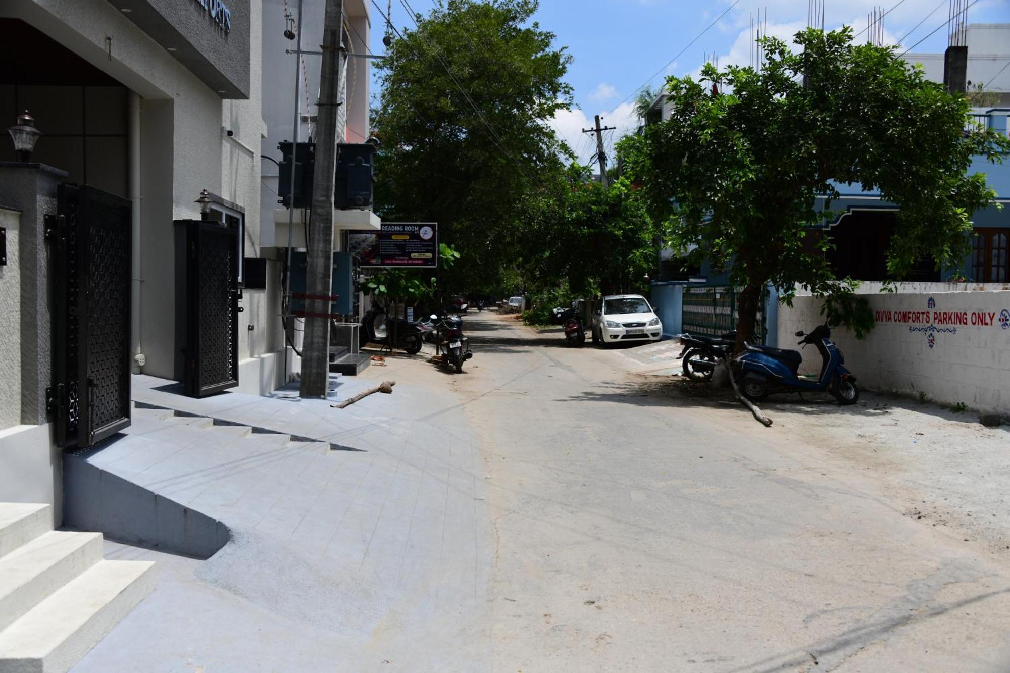 Divya Comforts- 2Bhk Tirupati Luaran gambar