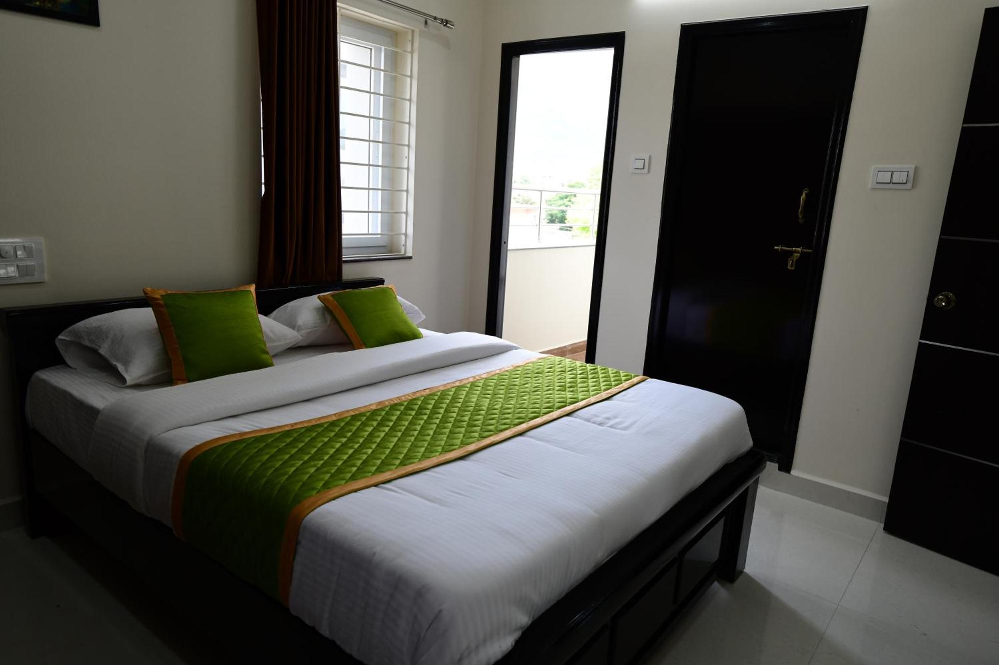 Divya Comforts- 2Bhk Tirupati Luaran gambar