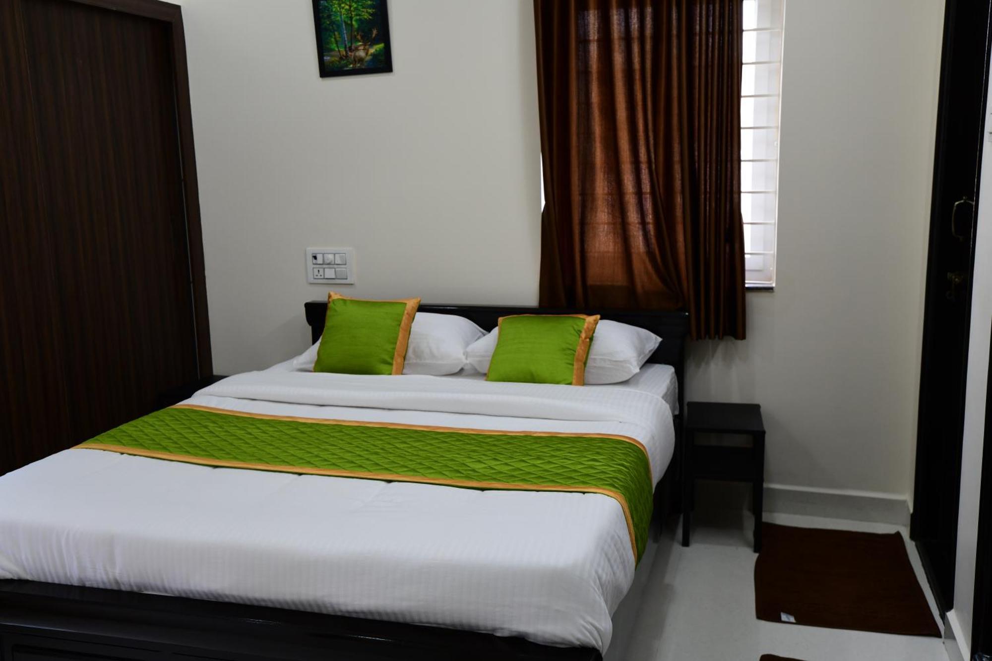 Divya Comforts- 2Bhk Tirupati Luaran gambar