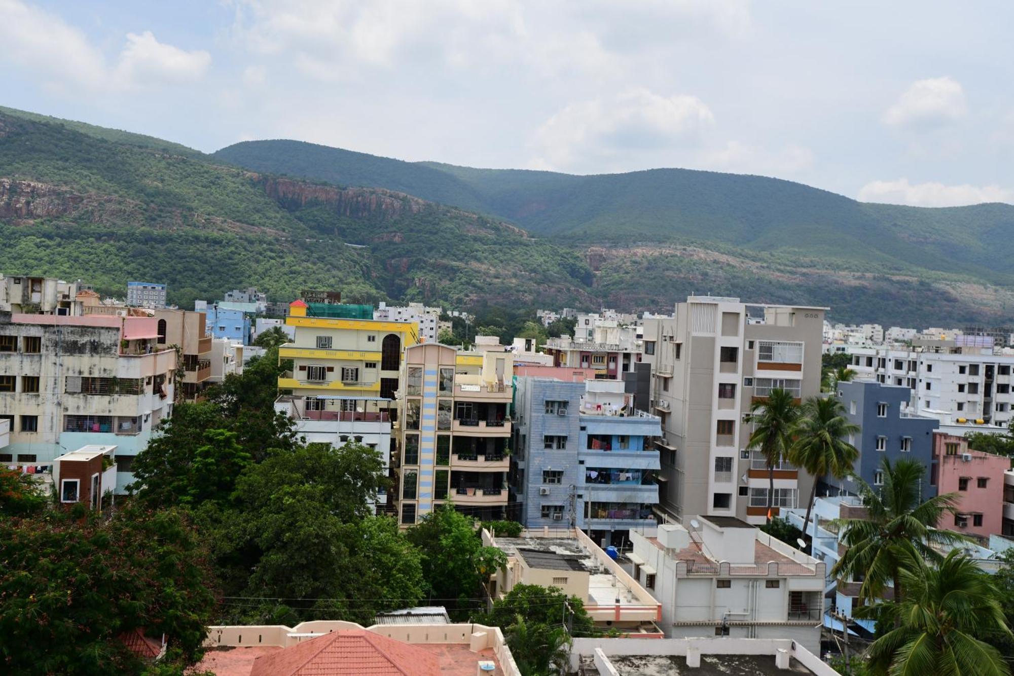 Divya Comforts- 2Bhk Tirupati Luaran gambar