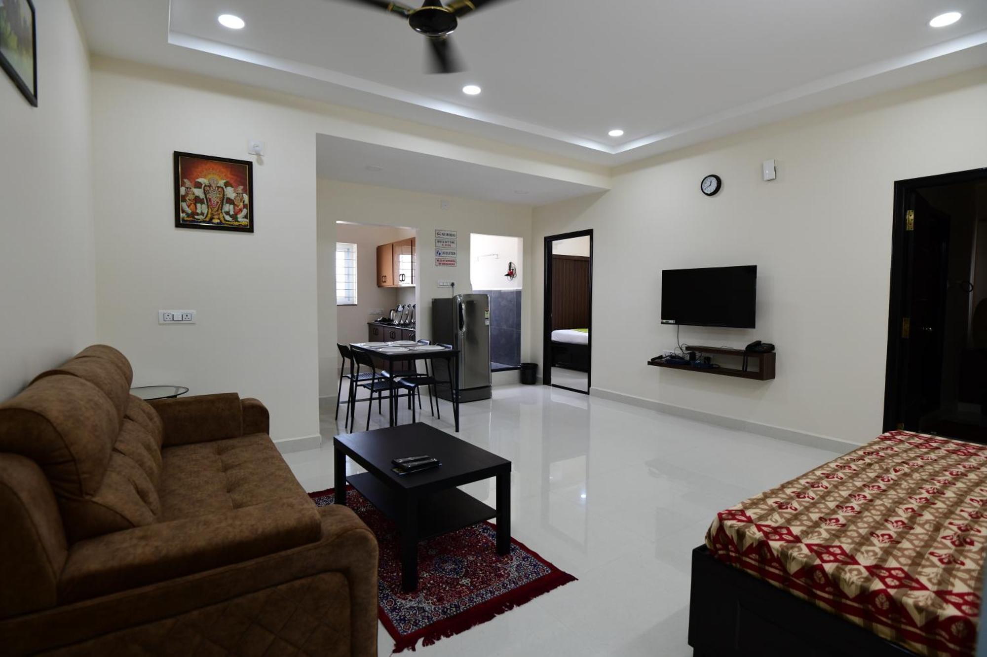 Divya Comforts- 2Bhk Tirupati Luaran gambar